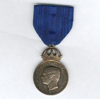 8th Size Silver Medal on Blue Ribbon (Carl XVI Gustaf stamped "MV A10") Obverse