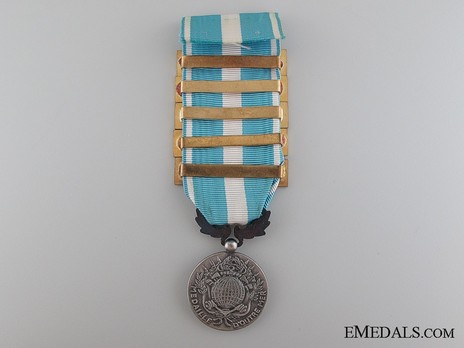 Silver Medal (with 5 clasps) Obverse