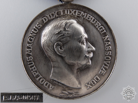 Silver Merit Medal (stamped "F. RASUMNY," 1927-) Obverse