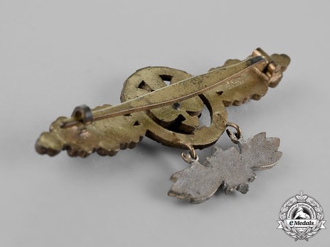 Long-Range Day Fighter Clasp, in Gold (with star pendant) Reverse
