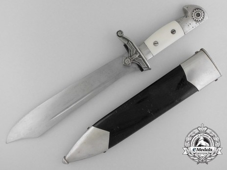TeNo Enlisted Ranks Hewer Obverse with Sheath