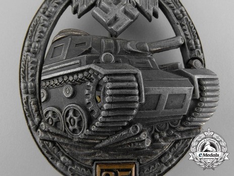 Panzer Assault Badge, "25", in Bronze (by G. Brehmer) Detail