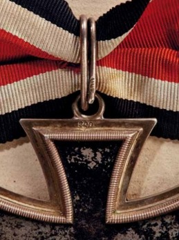 Knight's Cross of the Iron Cross, by C. E. Juncker (800 dot) Detail