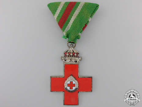 Bulgarian Red Cross Award for Merit, II Class (1918-1944) Obverse