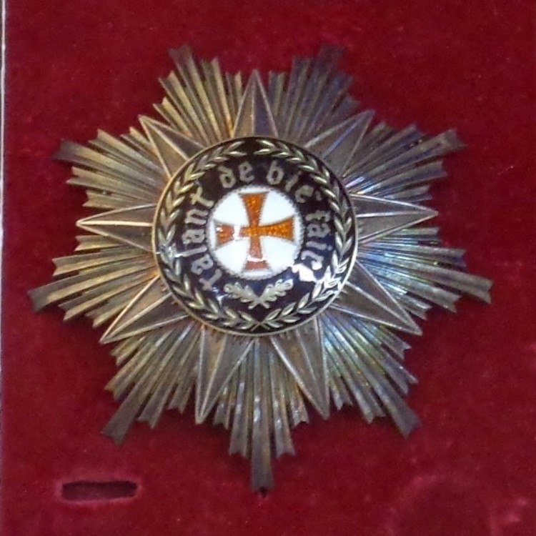 Order of prince henry grand officer insignias %28portugal%29   tallinn museum of orders02