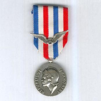 Silver Medal (with wings clasp, 1978-) Obverse