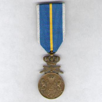Faithful Service Medal, Type II, III Class (with swords) Obverse