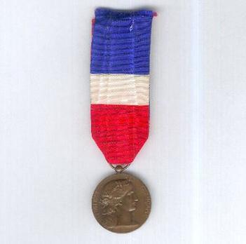 Bronze Medal (Ministry of War, stamped “E M LINDAUER”) Obverse