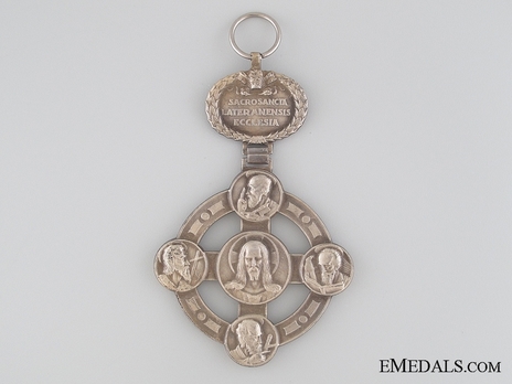 Papal Lateran Cross, in Silver (with oval suspension) Obverse
