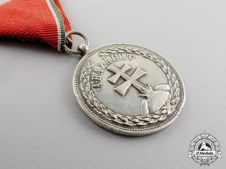 Hungarian Order of Merit, Medal of Merit in Silver, Military Division Obverse