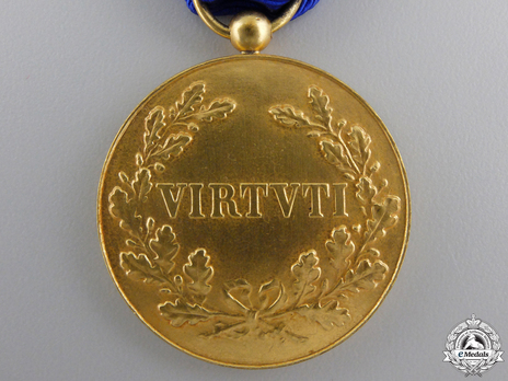 Gold Merit Medal (stamped "F. RASUMNY," 1927-) Reverse