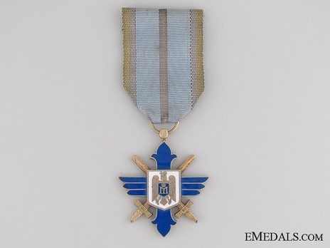 Order of Aeronautical Virtue, Type II, Military Division, Knight's Cross Obverse