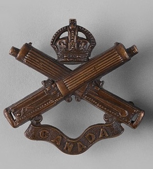 Machine Gun Corps General Service Other Ranks Cap Badge (with Crowned and Crossed Guns, Curved Canada Ribbon) Obverse