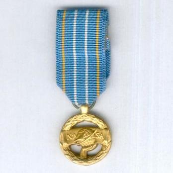 Miniature NASA Exceptional Engineering Achievement Medal Obverse