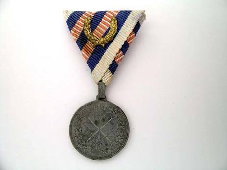 Iron Medal (ribbon with 3 blue strips and oak twigs) Obverse
