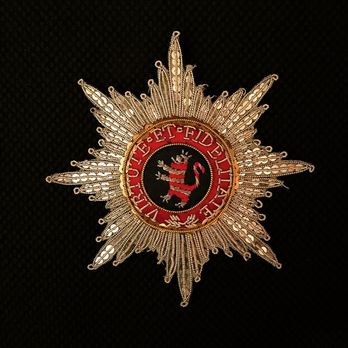 House Order of the Golden Lion, Type I, Breast Star (embroidered) Obverse