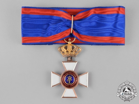 House Order of Duke Peter Friedrich Ludwig, Civil Division, Commander (with crown, in gold) Obverse