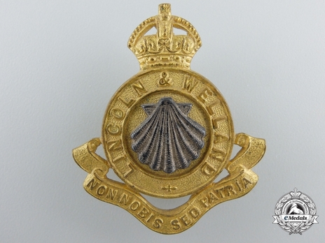 Lincoln & Welland Officers Cap Badge Obverse