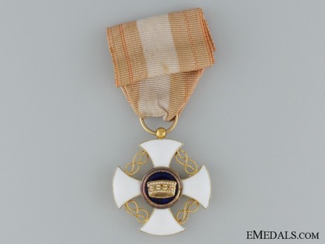 Order of the Crown of Italy, Knight's Cross (in silver-gilt) Obverse