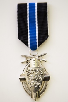 Order of the Estonian Defence Forces, Silver Medal (with swords) Obverse