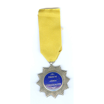 Star for Loyalty and Merit (in silver, large) Reverse