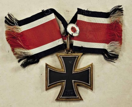 Grand Cross of the Iron Cross (by Juncker, golden frame) Reverse