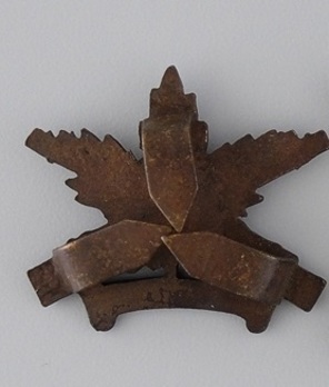 Machine Gun Corps General Service Other Ranks Collar Badge (Maple Leaf Design) Reverse