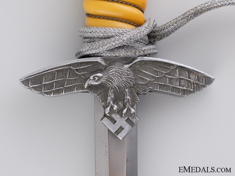 Luftwaffe C. Gustav Spitzer-made 2nd pattern Dagger Obverse Crossguard Detail