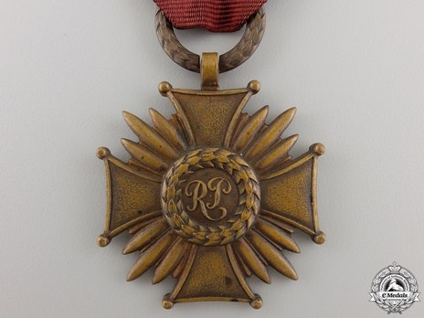 Cross of Merit, III Class (1944-1952) Obverse