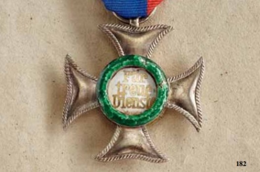 Civil Honour Decoration, Senior Line, II Class Silver Cross Obverse