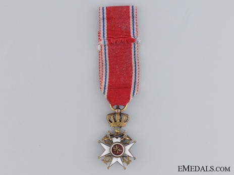 Miniature Order of St. Olav, Knight I Class, Military Division Obverse