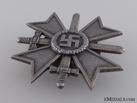 War Merit Cross I Class with Swords, by P. Meybauer (L/13, tombac, screwback) Obverse