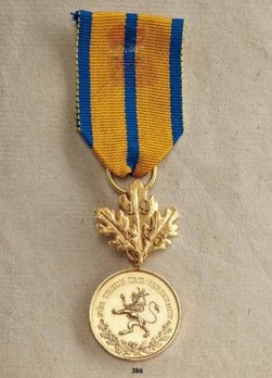 Schwarzburg Duchy Honour Cross, Gold Medal (with oak leaves) Obverse