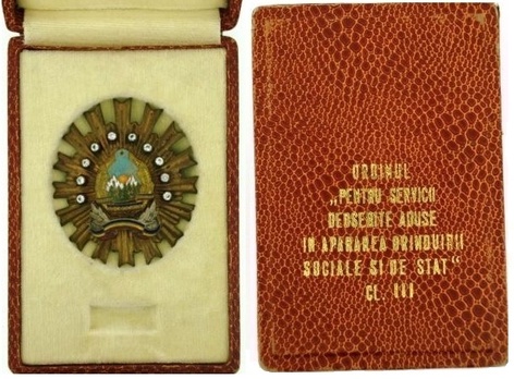 III Class Breast Star (1968-1989) Case of Issue Interior and Exterior
