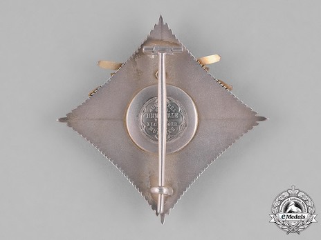 Order of the Ruling House, Grand Officer's Cross Breast Star (with swords, 1937-1938) Reverse