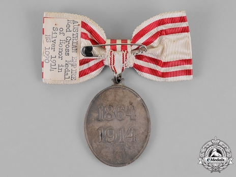 Honour Decoration of the Red Cross, Civil Division, Silver Medal (for Women) Reverse