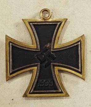 Grand Cross of the Iron Cross (by Juncker, golden frame) Obverse