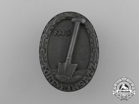 "Torfeinsatz 1943" Badge Obverse