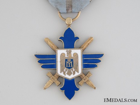 Order of Aeronautical Virtue, Type II, Military Division, Knight's Cross Obverse