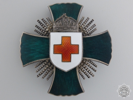 Decoration of the Hungarian Red Cross, Cross of Merit Obverse