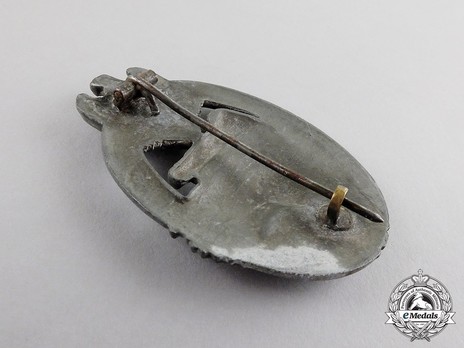 Panzer Assault Badge, in Silver, by Unknown Maker: Semi-Hollow Daisy Reverse