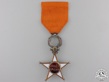 Order of Ouissan Alaouite, Type II, V Class Knight Obverse