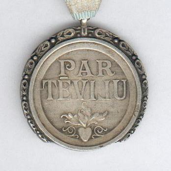 Order of the Three Stars, Silver Medal (in silver) Reverse
