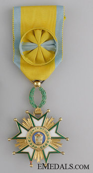 Order of the Crown (Order of Taj), IV Class Officer Obverse