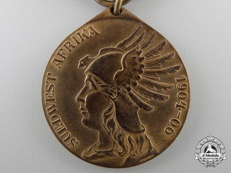 South Africa Campaign Medal, for Combatants (in bronze gilt) Obverse