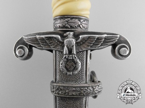 German Army Ernst Pack & Söhne-made Individualised Officer’s Dagger Crossguard Detail