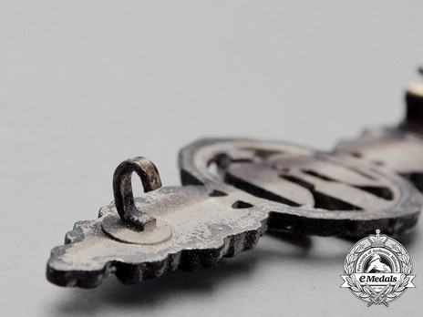 Short-Range Day Fighter Clasp, in Silver (in zinc) Detail