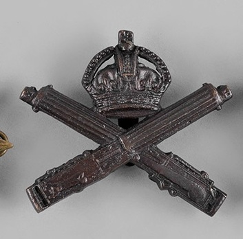 Machine Gun Corps General Service Other Ranks Cap Badge (with Crowned and Crossed Guns) Obverse