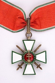 Hungarian Order of Merit, Grand Officer, Military Division Obverse
