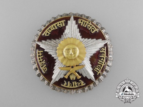 Order of the Gorkha Dakshina Bahu, I Class Breast Star Obverse